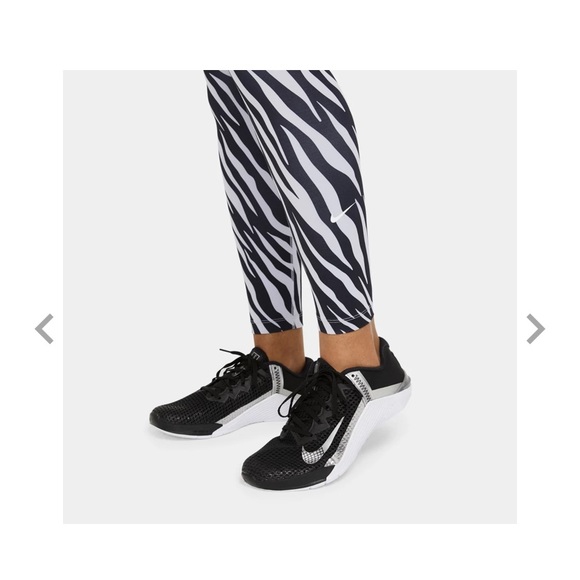 Nike 7/8 Zebra Leggings - Picture 3 of 7